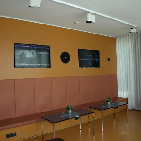 호스텔 유겐트헤르베르게 네카어파크 *