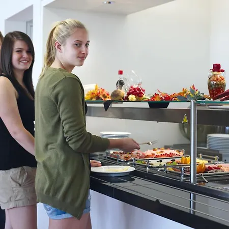 호스텔 유겐트헤르베르게 네카어파크 *