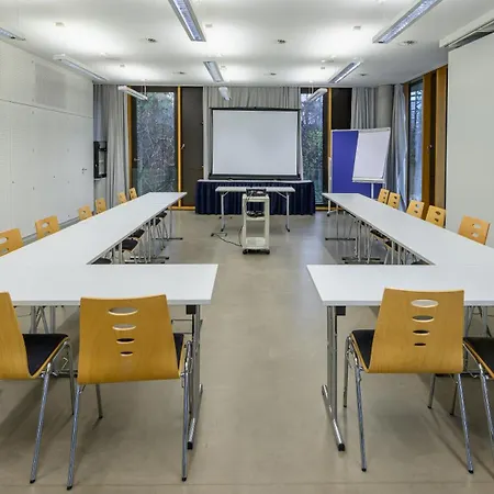 유겐트헤르베르게 네카어파크 *